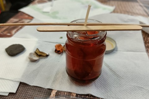 Warsztaty kreatywne dla seniorów - tworzenie świec