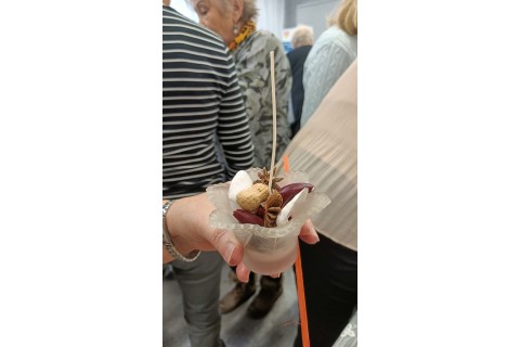 Warsztaty kreatywne dla seniorów - tworzenie świec