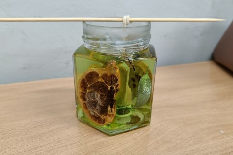 Warsztaty kreatywne dla seniorów - tworzenie świec