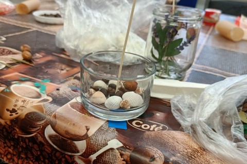 Warsztaty kreatywne dla seniorów - tworzenie świec