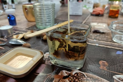 Warsztaty kreatywne dla seniorów - tworzenie świec