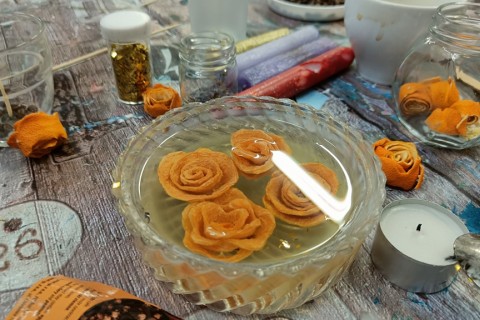Warsztaty kreatywne dla seniorów - tworzenie świec