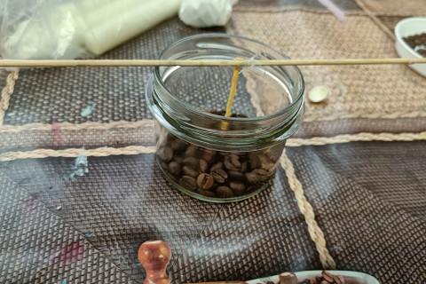 Warsztaty kreatywne dla seniorów - tworzenie świec