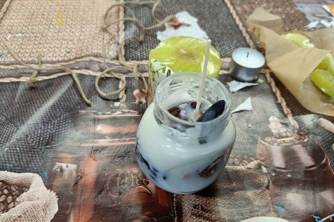 Warsztaty kreatywne dla seniorów - tworzenie świec