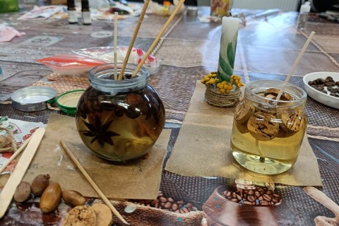 Warsztaty kreatywne dla seniorów - tworzenie świec