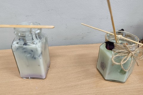 Warsztaty kreatywne dla seniorów - tworzenie świec