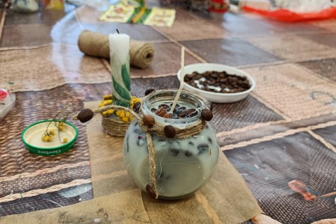 Warsztaty kreatywne dla seniorów - tworzenie świec