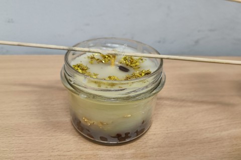 Warsztaty kreatywne dla seniorów - tworzenie świec