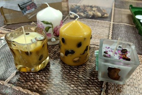 Warsztaty kreatywne dla seniorów - tworzenie świec