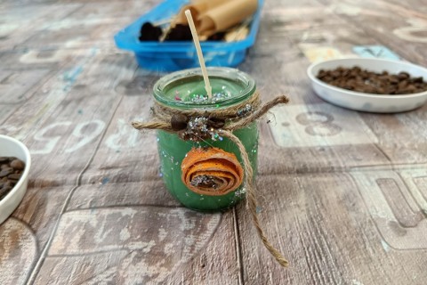 Warsztaty kreatywne dla seniorów - tworzenie świec