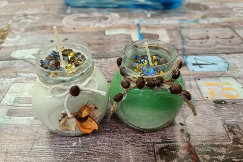 Warsztaty kreatywne dla seniorów - tworzenie świec