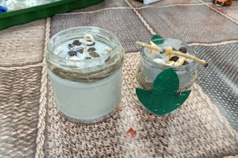 Warsztaty kreatywne dla seniorów - tworzenie świec