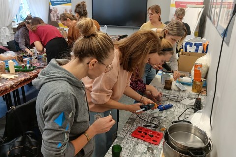 Warsztaty kreatywne  dla dorosłych - tworzenie świec