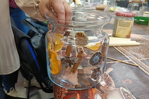 Warsztaty kreatywne  dla dorosłych - tworzenie świec