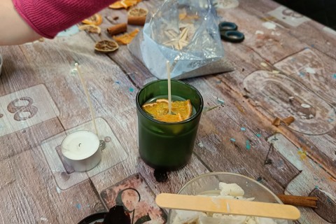 Warsztaty kreatywne  dla dorosłych - tworzenie świec