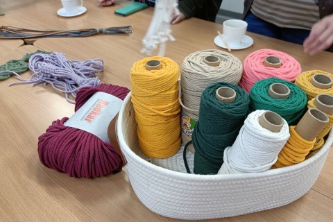 Warsztaty kreatywne dla seniorów - makrama dla początkujących