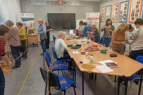 Warsztaty kreatywne dla seniorów - makrama dla początkujących