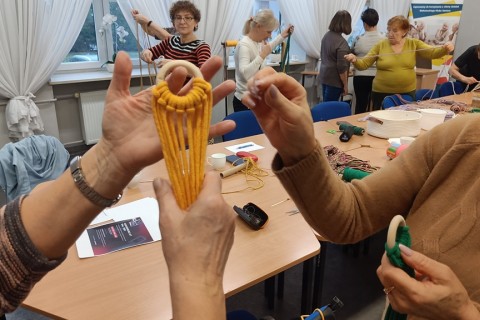 Warsztaty kreatywne dla seniorów - makrama dla początkujących