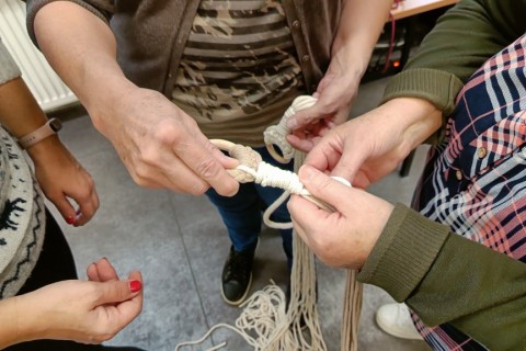 Warsztaty kreatywne dla seniorów - makrama dla początkujących