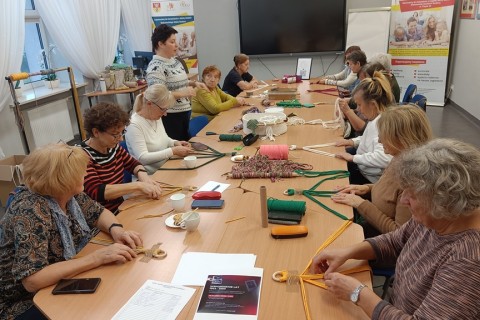 Warsztaty kreatywne dla seniorów - makrama dla początkujących