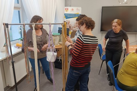 Warsztaty kreatywne dla seniorów - makrama dla początkujących