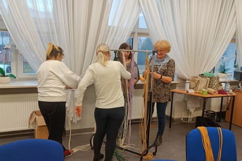 Warsztaty kreatywne dla seniorów - makrama dla początkujących