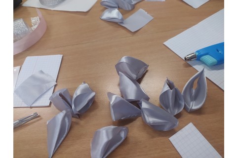 Warsztaty kreatywne  dla dorosłych - ozdoby świąteczne ze wstążki