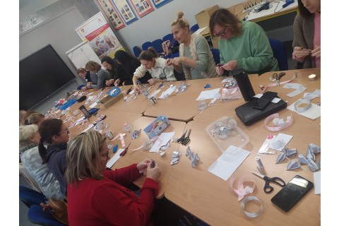 Warsztaty kreatywne  dla dorosłych - ozdoby świąteczne ze wstążki