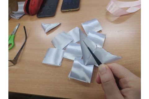 Warsztaty kreatywne  dla dorosłych - ozdoby świąteczne ze wstążki