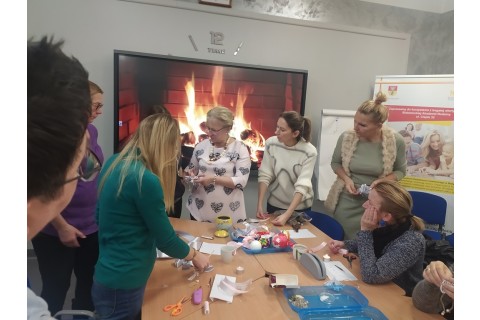 Warsztaty kreatywne  dla dorosłych - ozdoby świąteczne ze wstążki