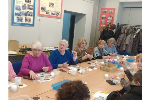 Warsztaty kreatywne  dla seniorów - ozdoby świąteczne ze wstążki