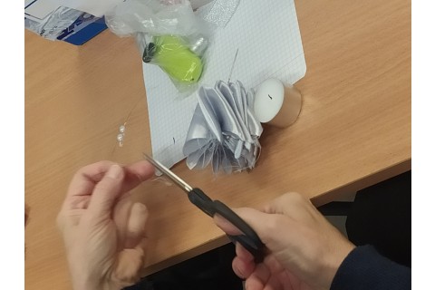 Warsztaty kreatywne  dla seniorów - ozdoby świąteczne ze wstążki