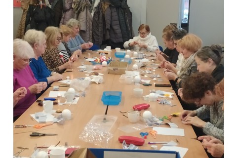 Warsztaty kreatywne  dla seniorów - ozdoby świąteczne ze wstążki