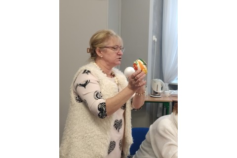 Warsztaty kreatywne  dla seniorów - ozdoby świąteczne ze wstążki