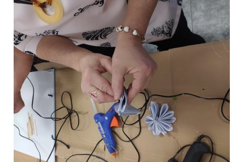 Warsztaty kreatywne  dla seniorów - ozdoby świąteczne ze wstążki