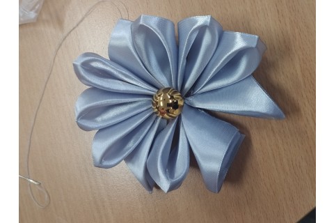 Warsztaty kreatywne  dla seniorów - ozdoby świąteczne ze wstążki