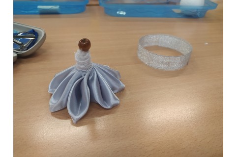 Warsztaty kreatywne  dla seniorów - ozdoby świąteczne ze wstążki