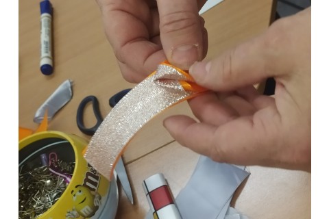 Warsztaty kreatywne  dla seniorów - ozdoby świąteczne ze wstążki