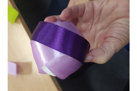 Warsztaty kreatywne  dla seniorów - ozdoby świąteczne ze wstążki