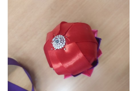 Warsztaty kreatywne  dla seniorów - ozdoby świąteczne ze wstążki