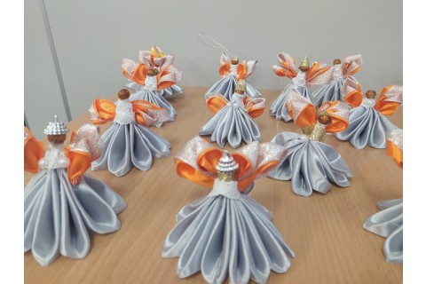 Warsztaty kreatywne  dla seniorów - ozdoby świąteczne ze wstążki