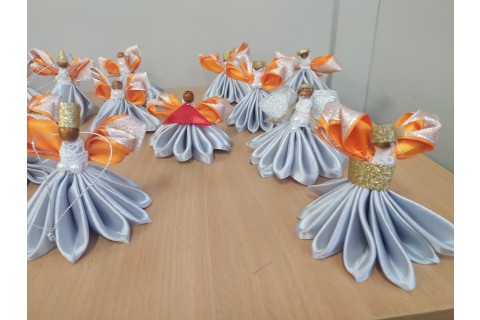 Warsztaty kreatywne  dla seniorów - ozdoby świąteczne ze wstążki