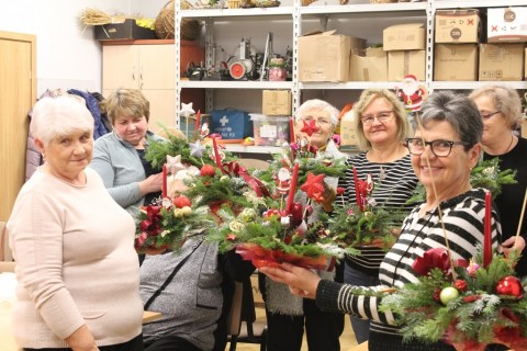 WARSZTATY FLORYSTYCZNE DLA SENIORÓW - STROIKI ŚWIĄTECZNE