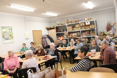 WARSZTATY FLORYSTYCZNE DLA SENIORÓW - STROIKI ŚWIĄTECZNE