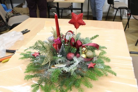 WARSZTATY FLORYSTYCZNE DLA SENIORÓW - STROIKI ŚWIĄTECZNE