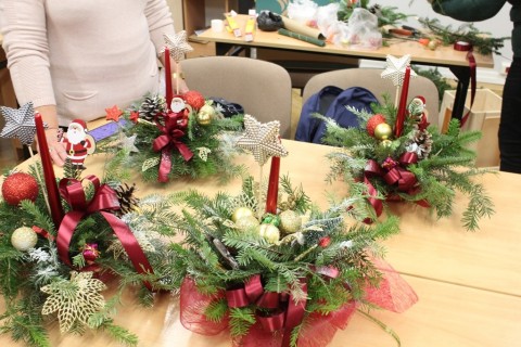WARSZTATY FLORYSTYCZNE DLA SENIORÓW - STROIKI ŚWIĄTECZNE
