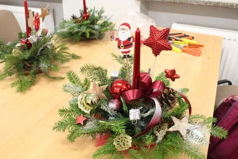 WARSZTATY FLORYSTYCZNE DLA SENIORÓW - STROIKI ŚWIĄTECZNE