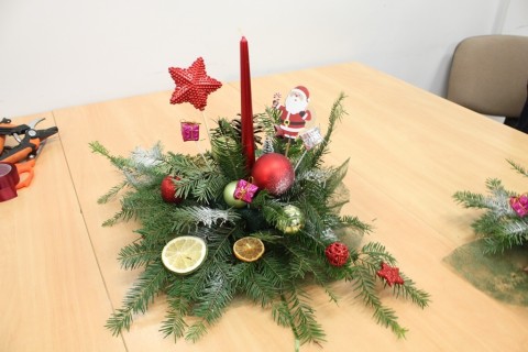 WARSZTATY FLORYSTYCZNE DLA SENIORÓW - STROIKI ŚWIĄTECZNE