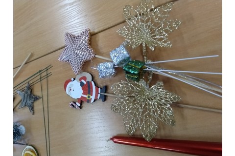 WARSZTATY FLORYSTYCZNE DLA SENIORÓW - STROIKI ŚWIĄTECZNE