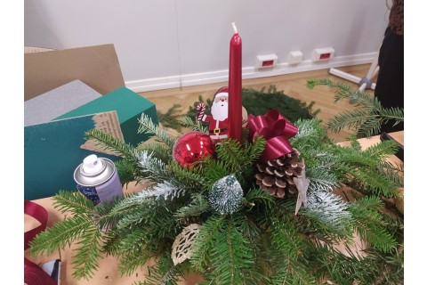 WARSZTATY FLORYSTYCZNE DLA SENIORÓW - STROIKI ŚWIĄTECZNE